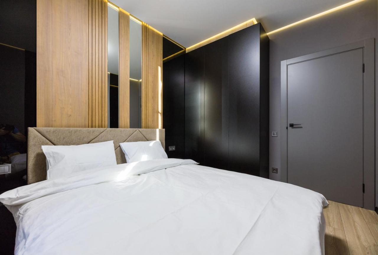 Fayna Town - Loft Black - Nyvky เคียฟ ภายนอก รูปภาพ