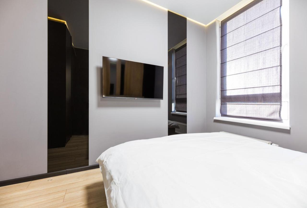 Fayna Town - Loft Black - Nyvky เคียฟ ภายนอก รูปภาพ